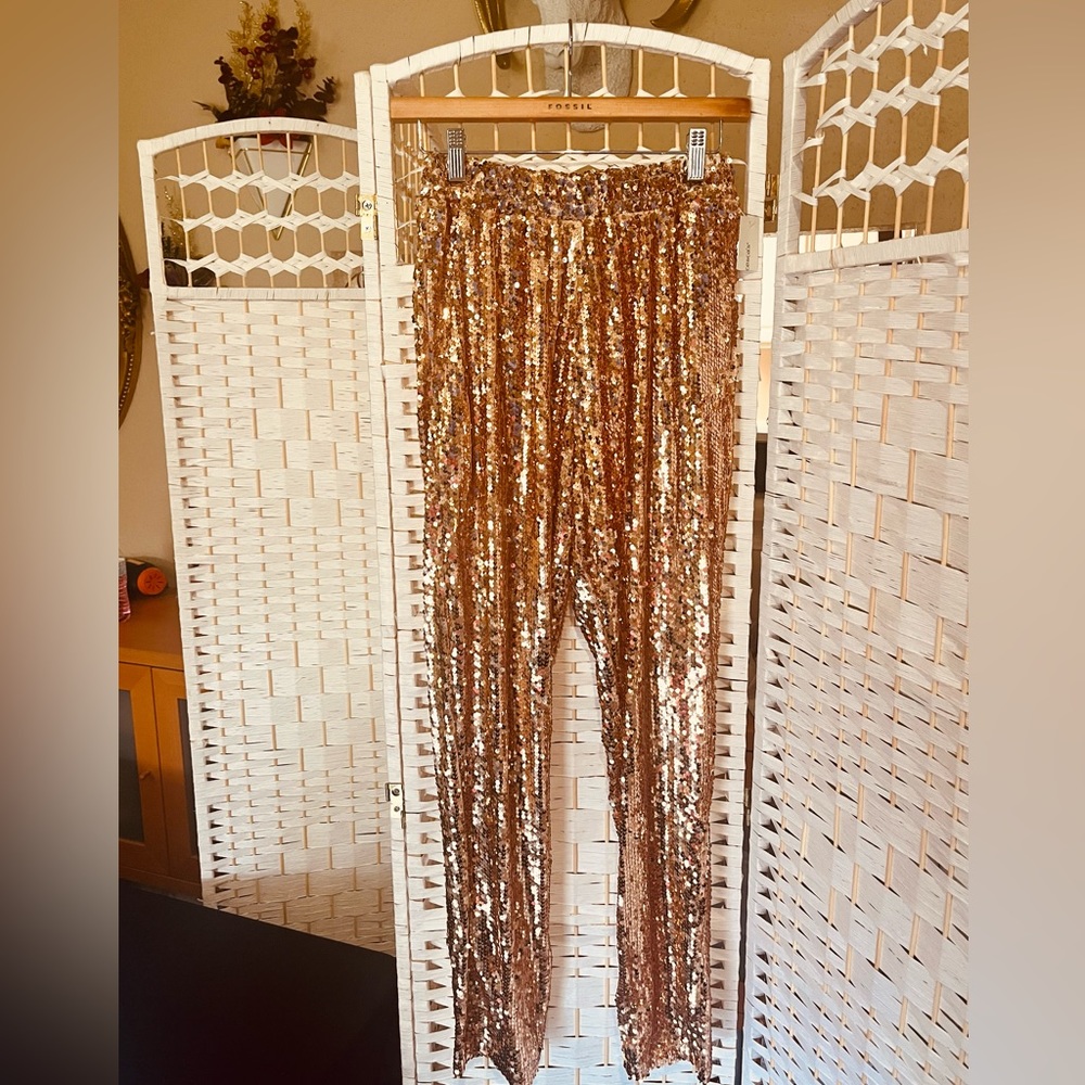 🪩NWT🪩 ROSE GOLD SEQUINS Pants! Francesca’s boutique party pants w/pockets! XS